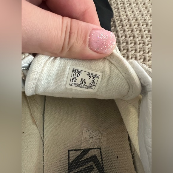 WOMENS VANS 7.5 - Picture 4 of 4